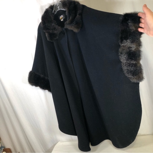 Vintage Wool and Faux Fur Cape One Size - Picture 6 of 8